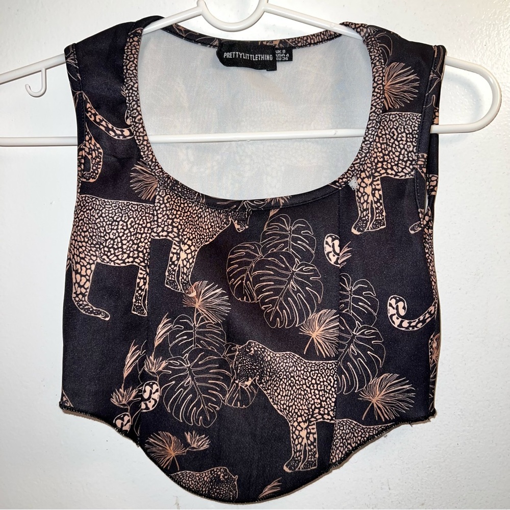 PrettyLittleThing Black and Beige Leopard Print Crop Top
